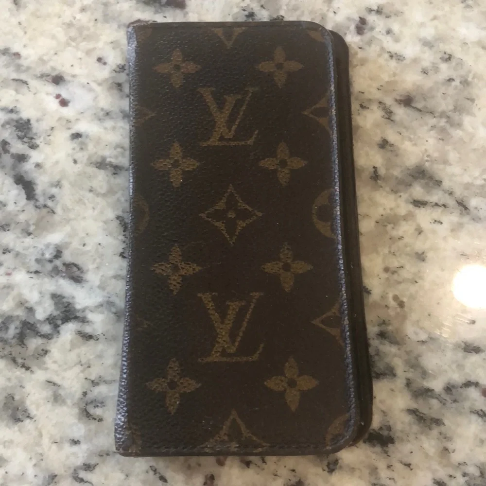 🎉🎉🎉HOST PICK 🎉🎉🎉 Authentic Louis Vuitton Paris Folio MNG 7+/8+ IPhone Case